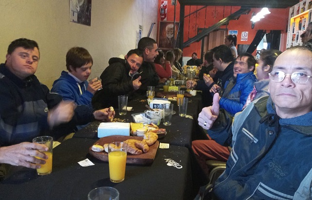 Compartiendo un almuerzo